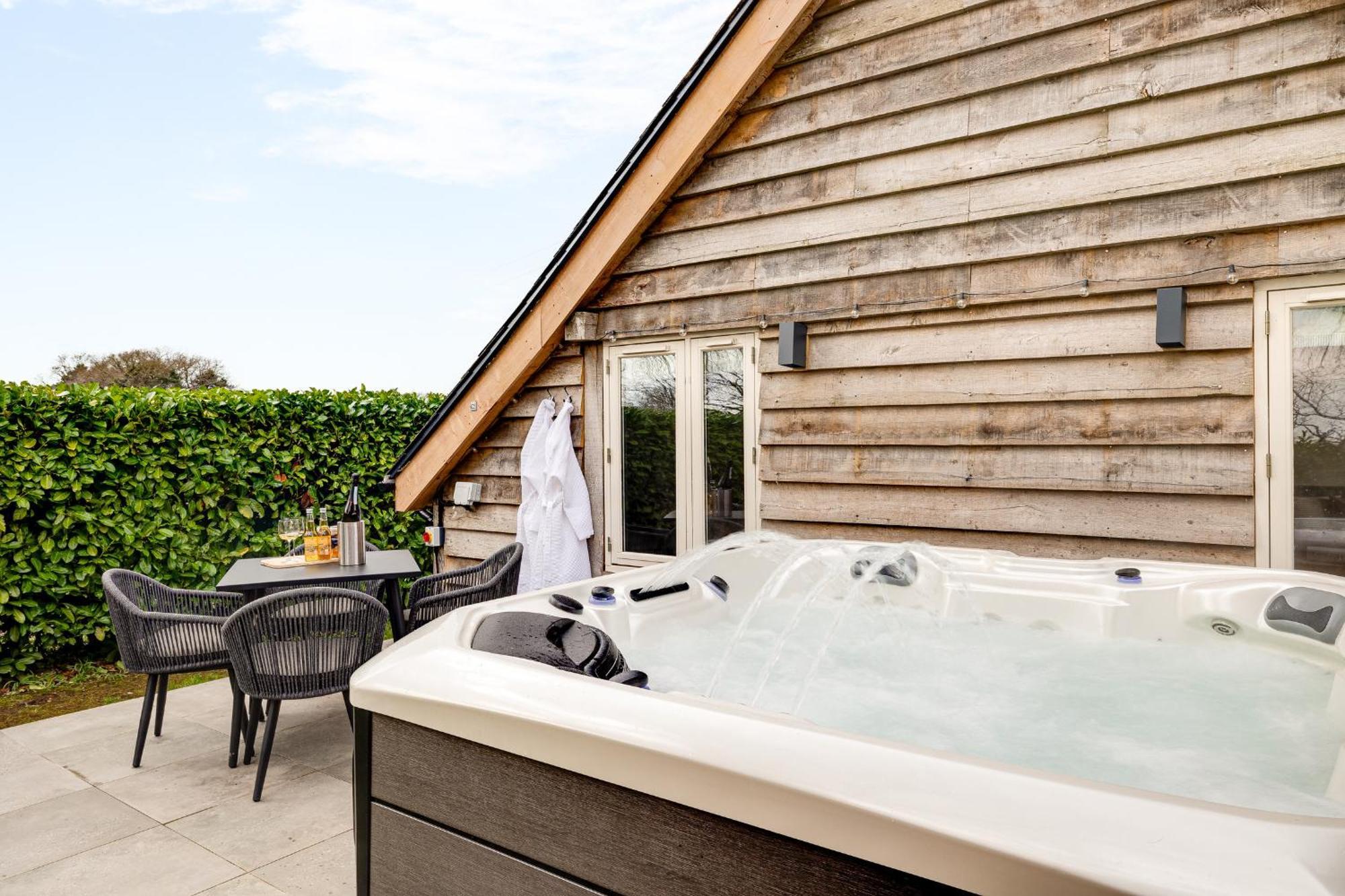 Oak Tree Hideaway Villa Whitchurch  Eksteriør bilde