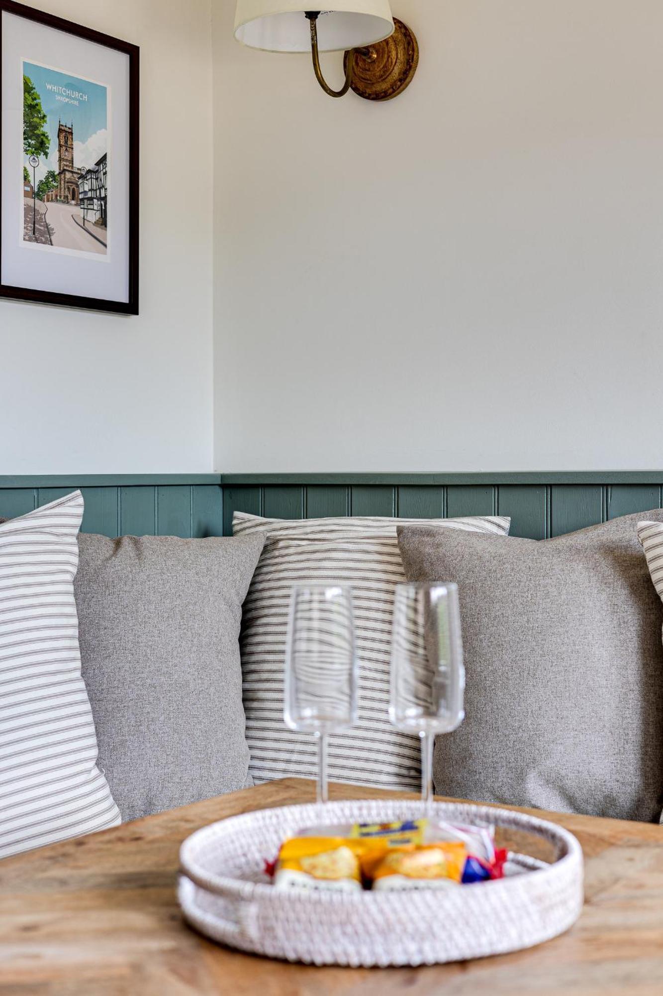 Oak Tree Hideaway Villa Whitchurch  Eksteriør bilde