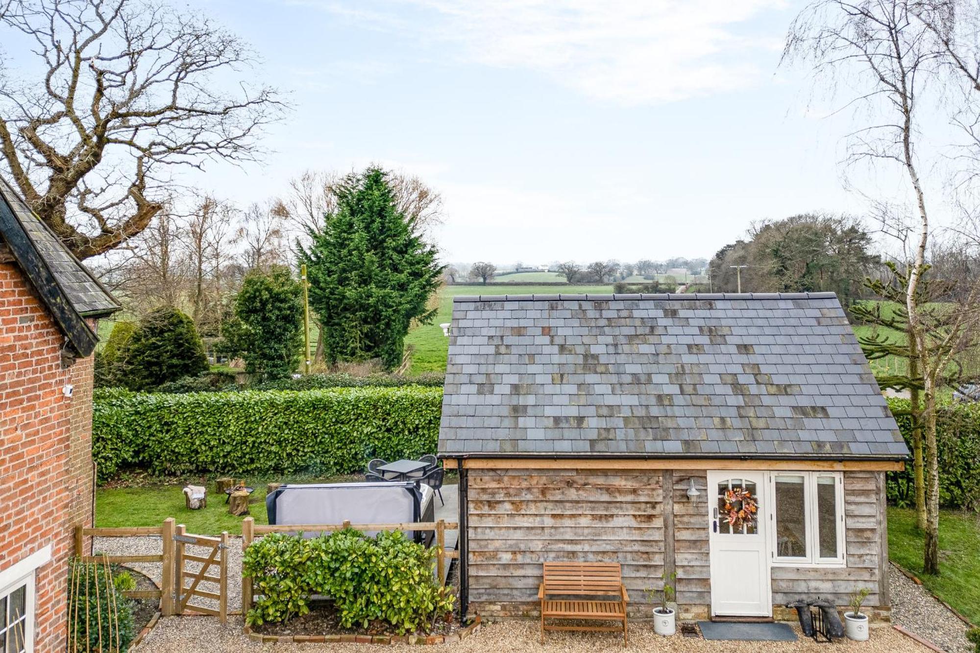 Oak Tree Hideaway Villa Whitchurch  Eksteriør bilde