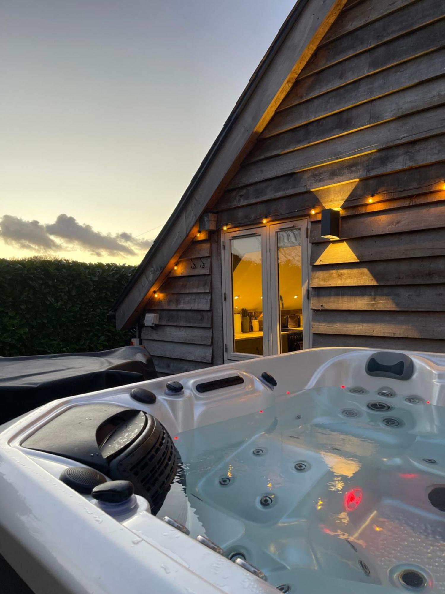 Oak Tree Hideaway Villa Whitchurch  Eksteriør bilde